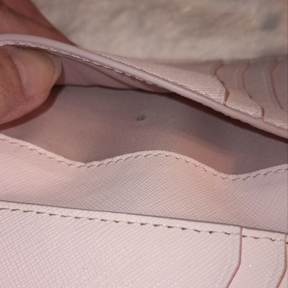 The Marc Jacobs Pink Wallet (Has issues pictures 2/5/6/7 ) - Picture 7 of 12